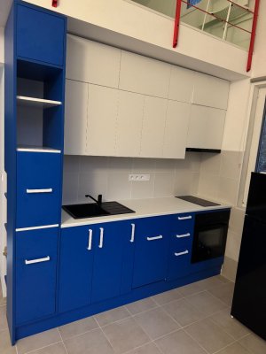 plně vybavená kuchyňská linka