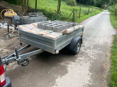 Betonování opěrné zdi